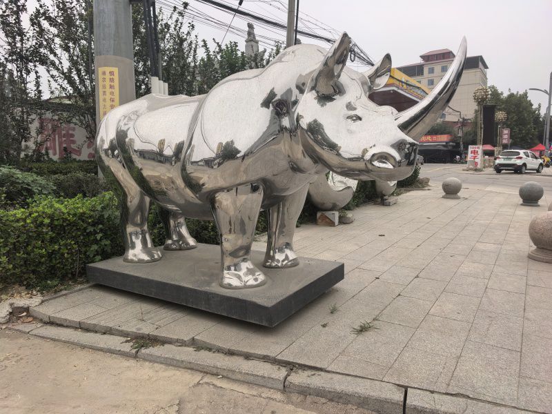 大型不锈钢犀牛雕塑
