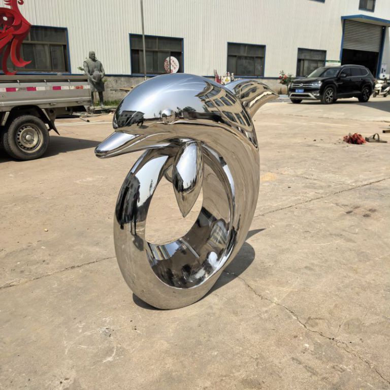 公园镜面海豚雕塑